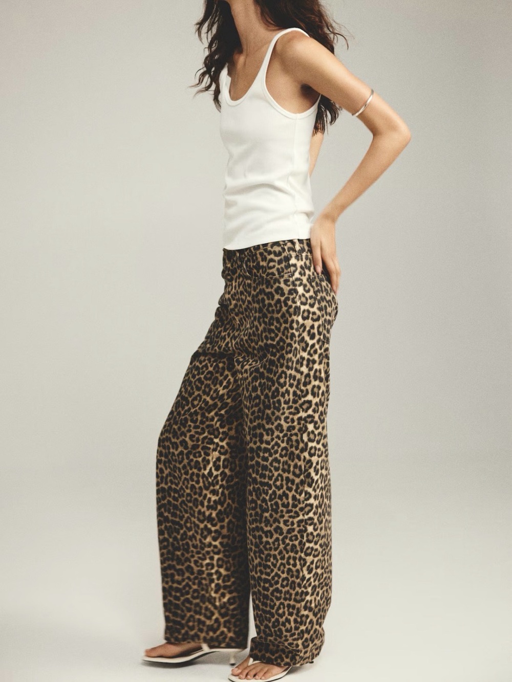 H&M Leopard Print Barrel jeans - animal print